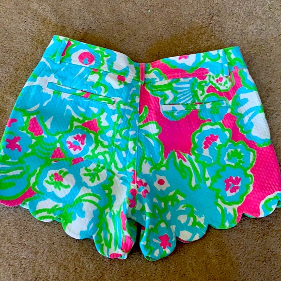 Lilly Pulitzer Scalloped Shorts - Picture 2 of 3